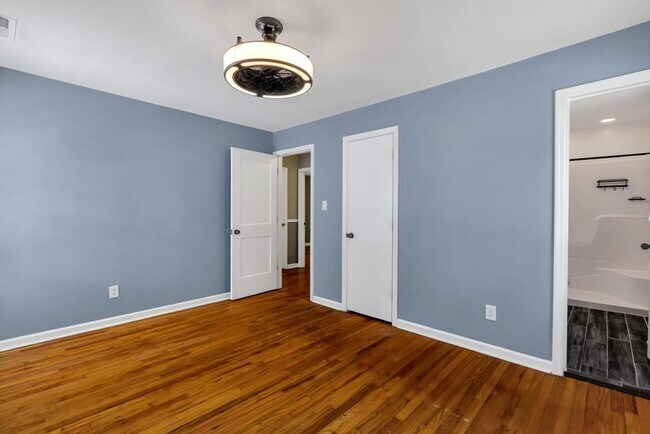 Building Photo - Adorable Brick Ranch- Piney Green Area