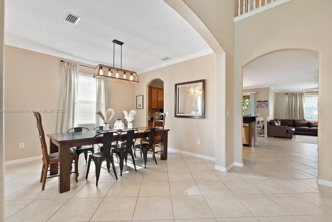 Building Photo - 2330 Heydon Cir E