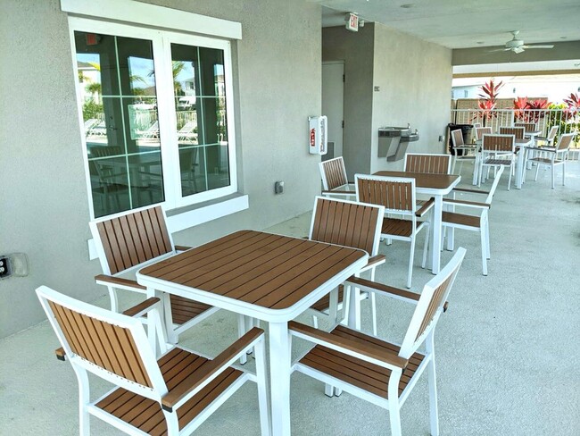 Building Photo - 604 Lychee Ln