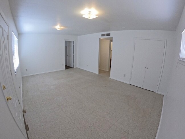 Building Photo - 620 2nd St