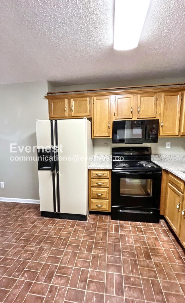 Building Photo - 4911 Hunter Village Dr