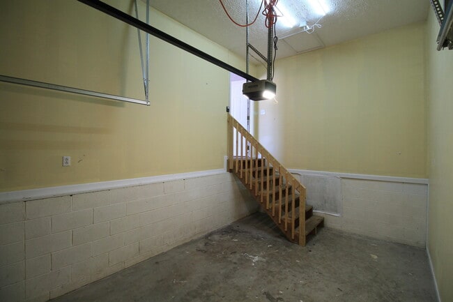 Building Photo - 735 Cobbler Ln