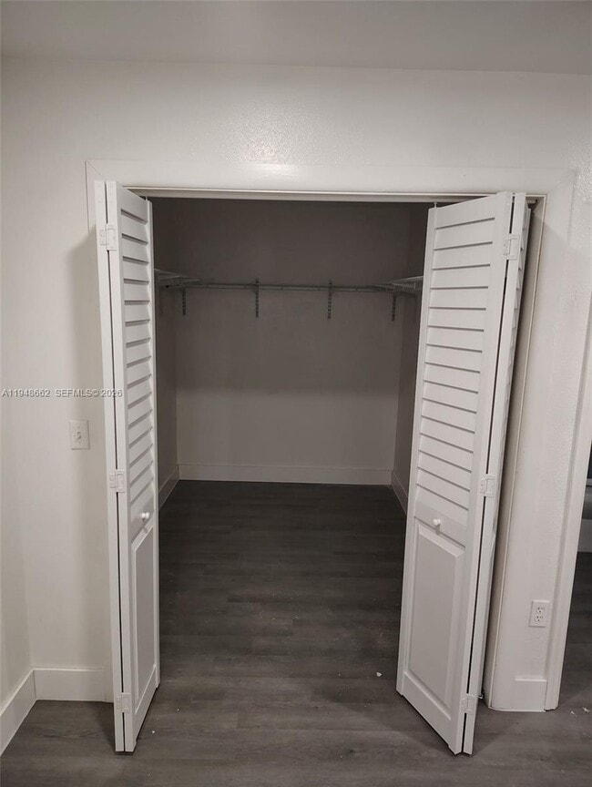 Building Photo - 165 SW 5th Ct