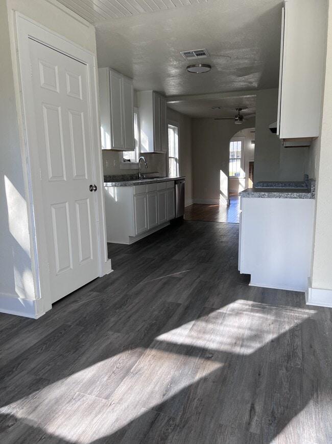 Building Photo - 1008 NW 31st St