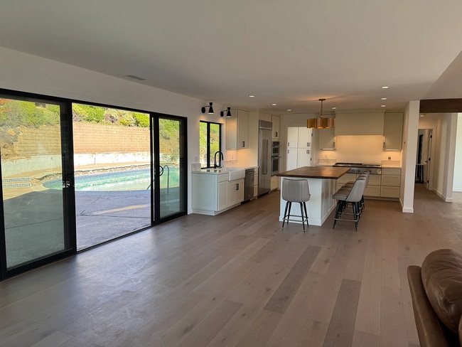 Building Photo - 2940 Sunset Hills