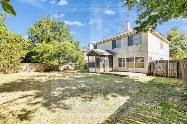 Building Photo - 2104 Grove Dr