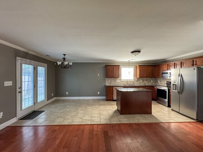 Building Photo - Lovely 3 Bed 2.5 Bath Home in Fayetteville