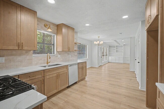 Building Photo - 34 Brushwood Ct