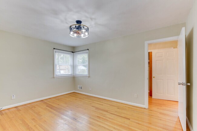 Building Photo - 1701 Meredith Rd