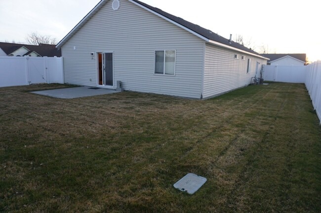 Building Photo - Northeast Twin Falls 3 Bed Home – Minutes to Hospital & Pole Line Access