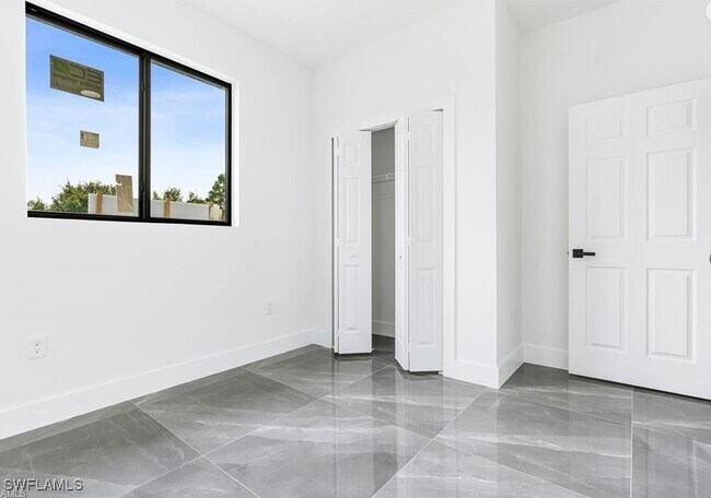 Building Photo - 128 Nave Ave S