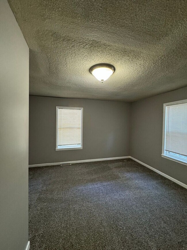 Building Photo - Cute 3 bed in Independence