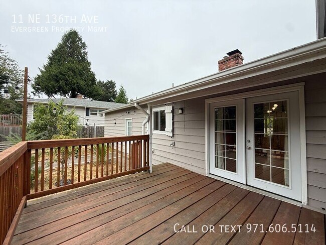 Building Photo - 11 NE 136th Ave