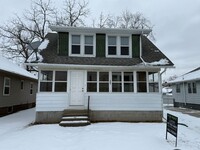 Building Photo - Spacious 2-Bedroom Home Near Vandercook Lake