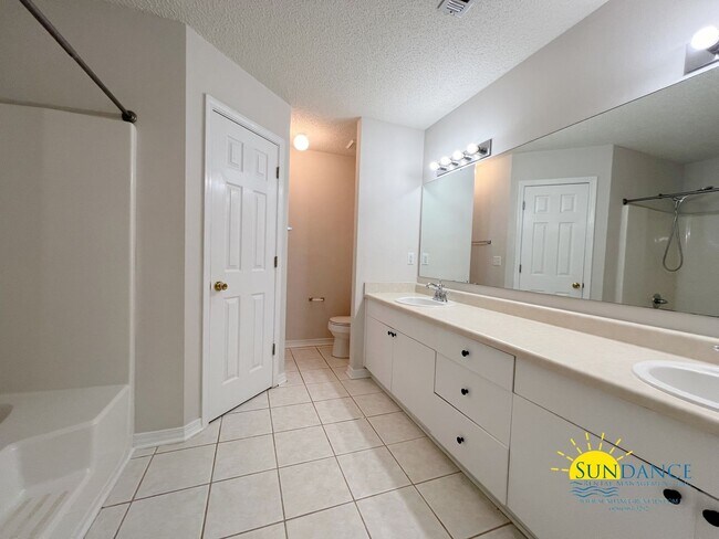Building Photo - 223 Westview Dr