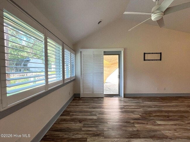 Building Photo - 125 Mallard Cove