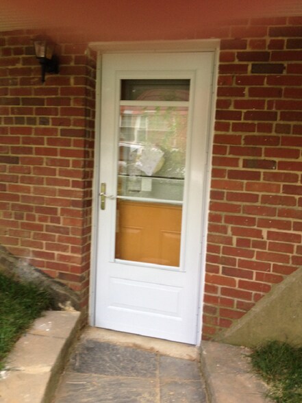 Storm door - 3905 Brenda Ln