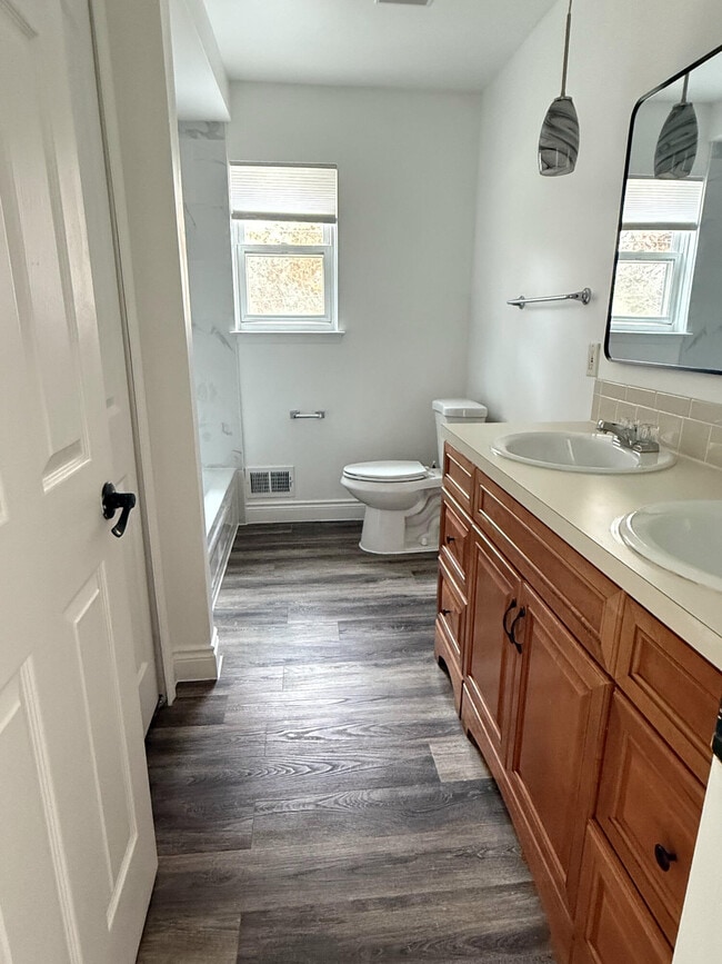 Building Photo - 12757 De Cook Dr