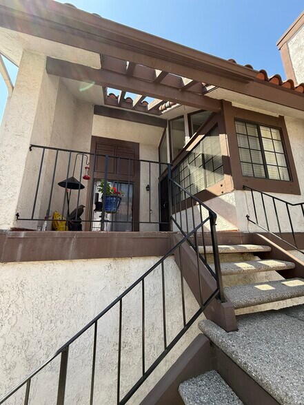 Building Photo - 320 Molokai Dr