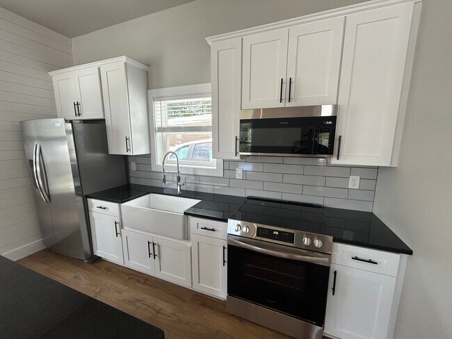 Building Photo - 211 Auttie Cir