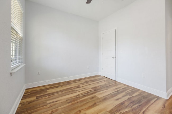 Building Photo - 2398 Fairburn St