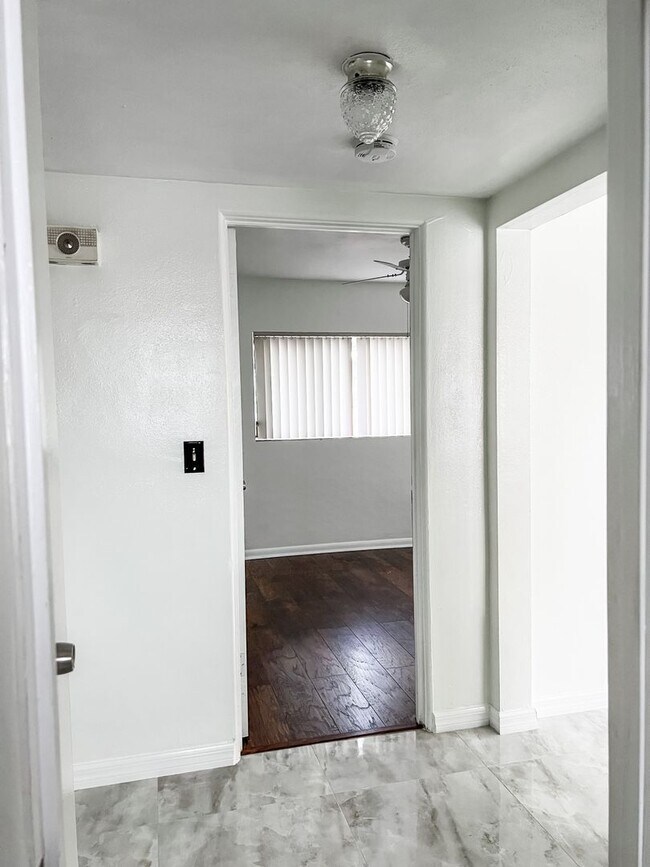 Building Photo - Wonderful 3/1 Home In Audubon Park! Must See!