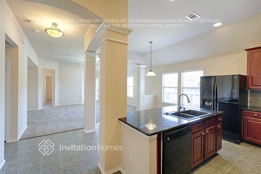 Building Photo - 5000 Blackwood Dr