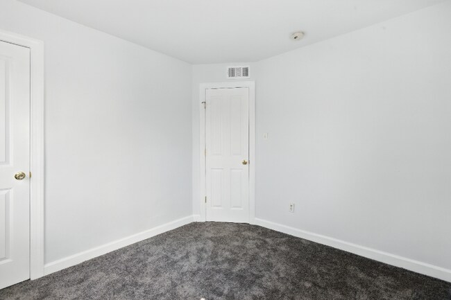 Building Photo - 709 Brandywine St SE