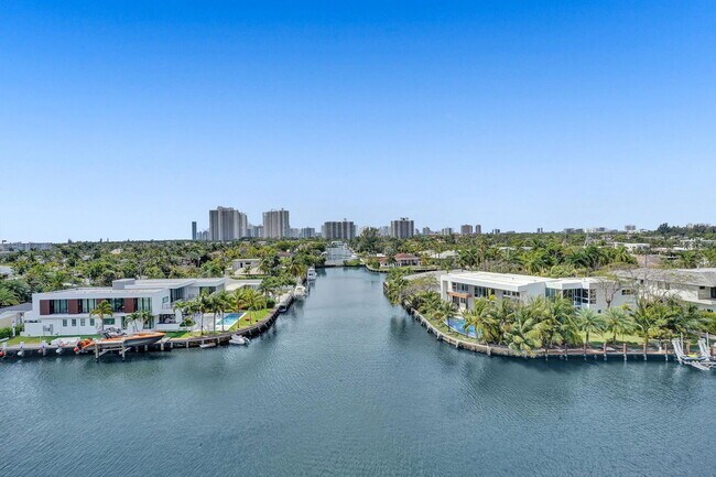 Building Photo - 401 Golden Isles Dr