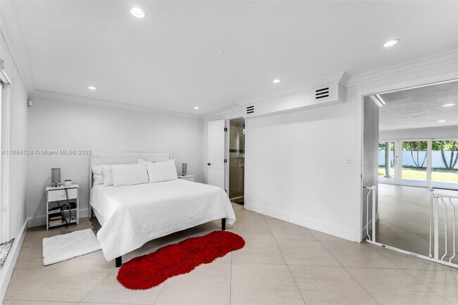 Building Photo - Southwest 85th Avenue, Miami, FL 33155 - 4...