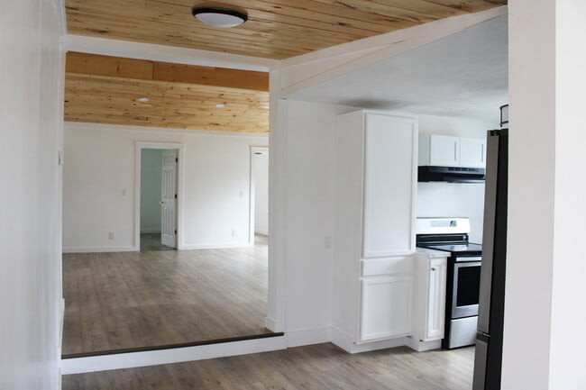 Building Photo - 842 Lloyd Ave