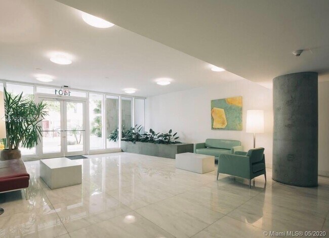 Building Photo - 1401 SW 22nd St