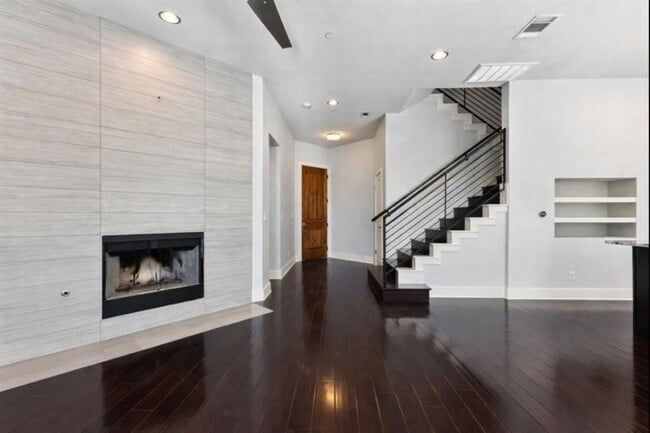 Building Photo - 8110 Ranch Road 2222