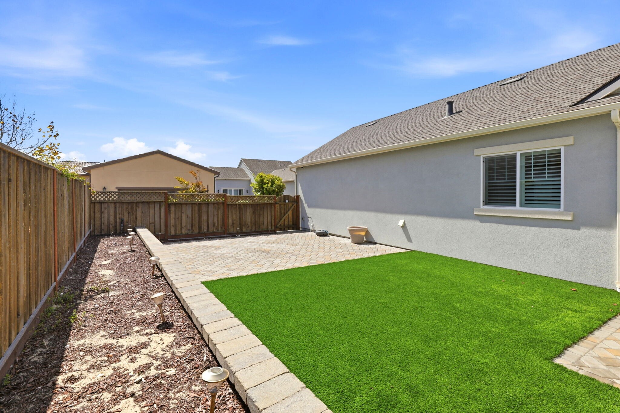 Building Photo - 2964 Bluffs Dr