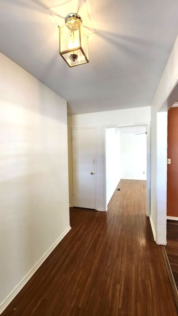 Building Photo - Beautiful 3 Bed 2 Bath Corner Lot