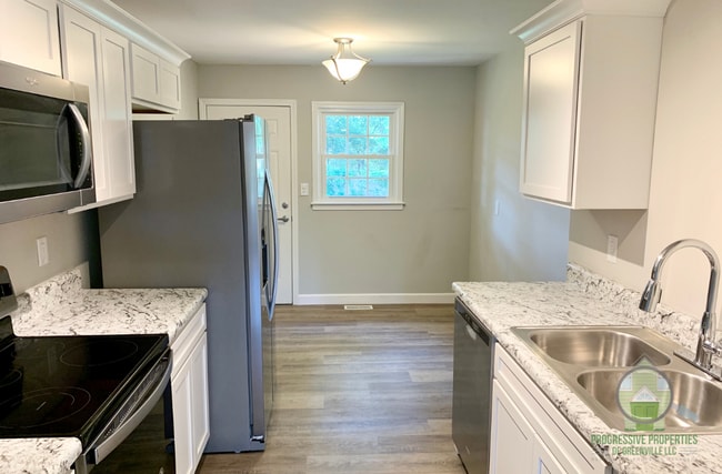 Building Photo - 201 Oakland Ave