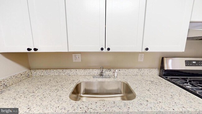 Building Photo - 564 Wilson Bridge Dr