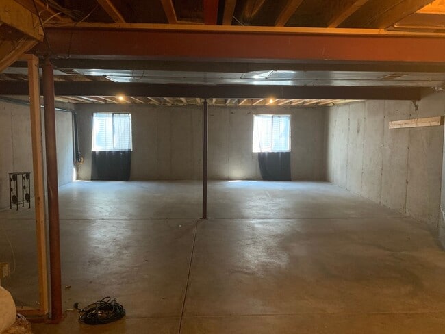 Building Photo - Beautiful 2 Bedroom + Loft  End Unit Townhome in Loveland!