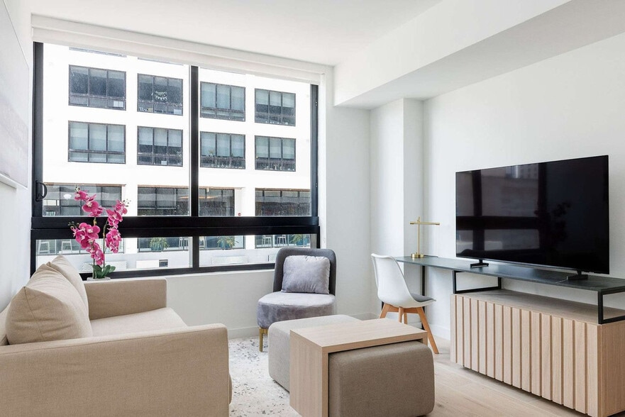 Building Photo - 225 N Miami Ave