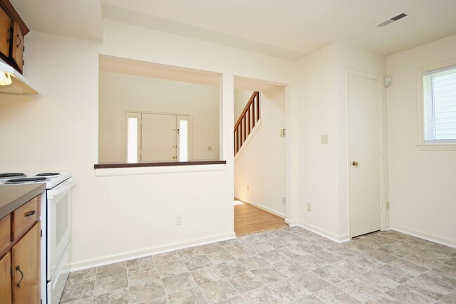 Building Photo - Student-Friendly Home, Minutes From The Da...