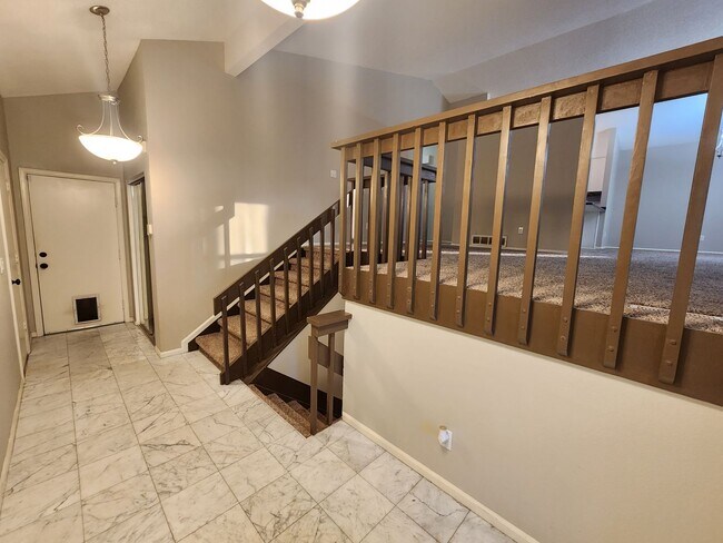 Building Photo - Huge 3 Bed 2 Bath Home With Patio, Deck, a...