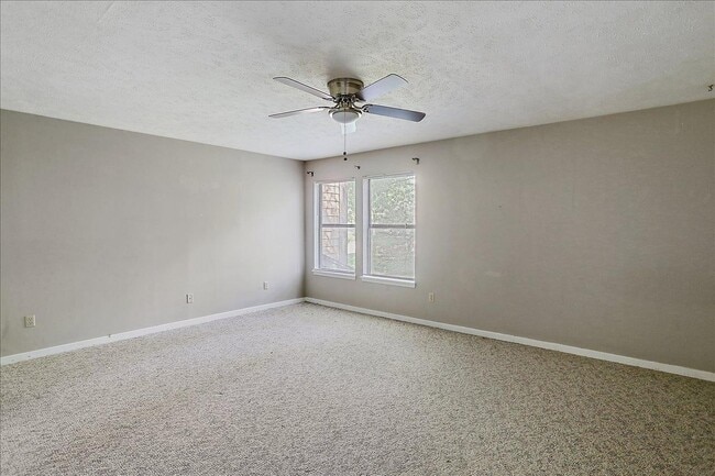 Building Photo - 14 Shore Dr