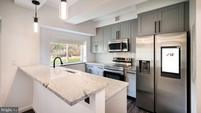 Building Photo - 1825 Callowhill St