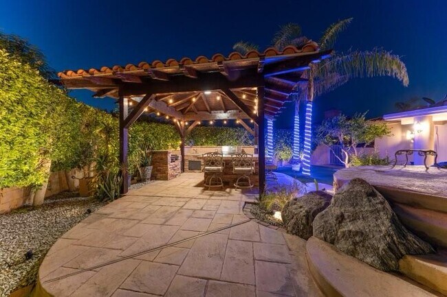 Building Photo - 31695 Avenida Del Padre