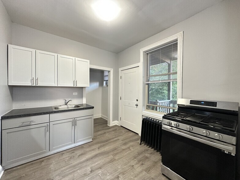 Building Photo - 1214 W Rosemont Ave