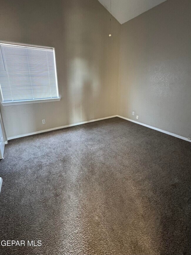 Building Photo - 1801 Garden Gate Way