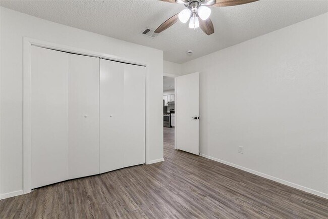 Building Photo - 11411 Walnut Ridge Dr