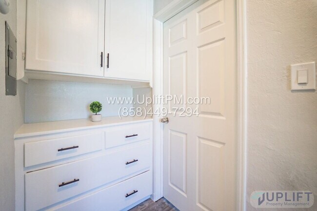 Building Photo - 4237 Swift Ave