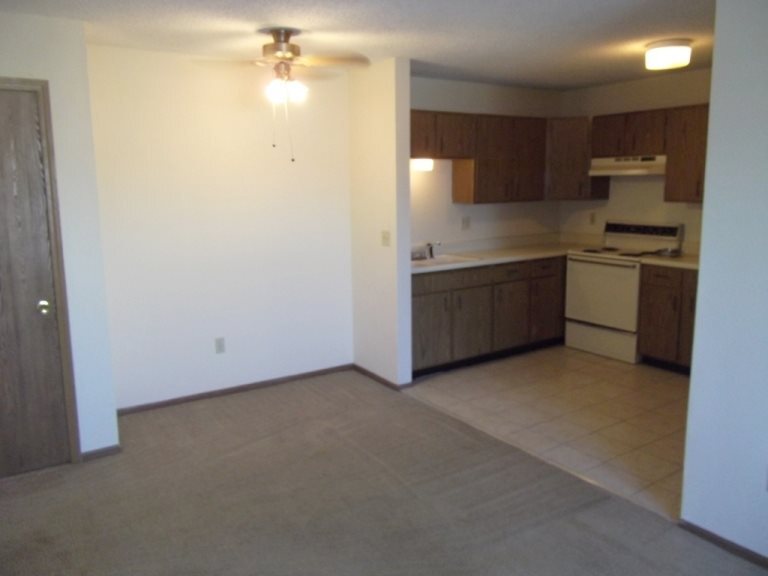 Building Photo - 664 E Cherry St