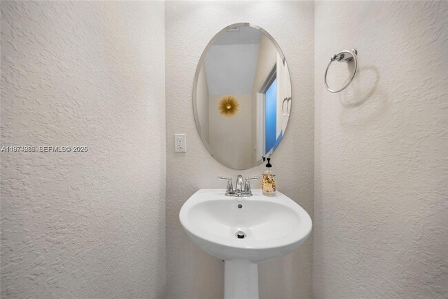 Building Photo - 932 Banyan Dr